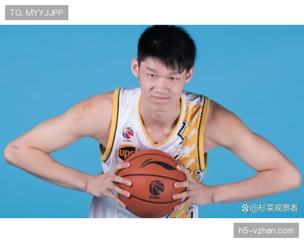 胡金秋这阵子生活咋感觉跟个低调富豪,出门像走T台似的谁还敢认得出 胡金秋这阵子生活咋感觉跟个低调富豪,出门像走T台似的谁还敢认得出